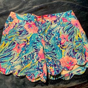 Lilly Pulitzer size 8 stretch Jane shorts